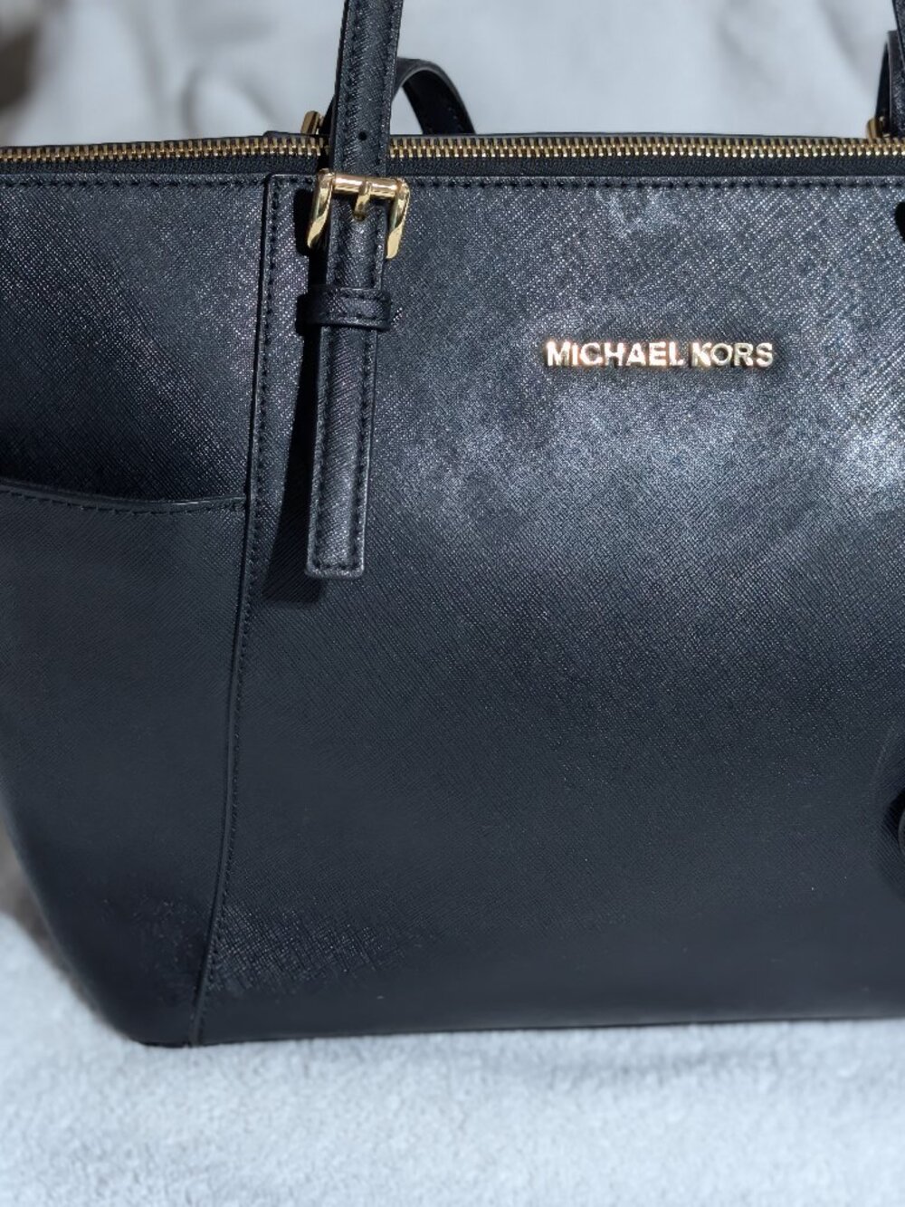 AUTHENTICATED MICHAEL KORS BLK LEATHER SAFFIANO TOTE W/MK'S DUST BAG